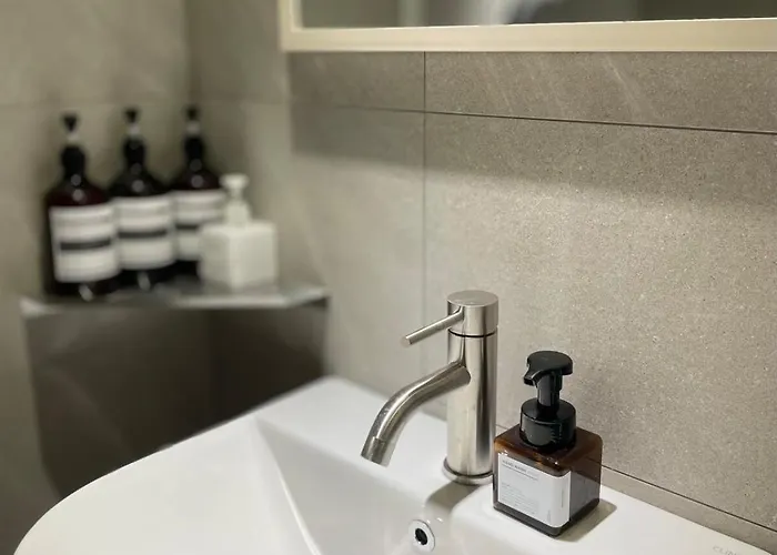 Gyeol - 3min To Hongdae, New Renovated, Free Parking *